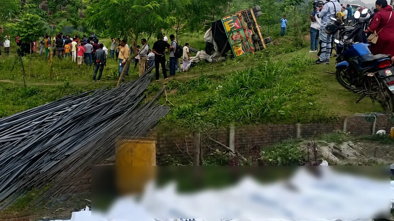 ১৮০০ টাকা বাঁচাতে উঠেছিলেন ট্রাকে, দুর্ঘটনায় প্রাণ হারালেন ৯ বন্ধু