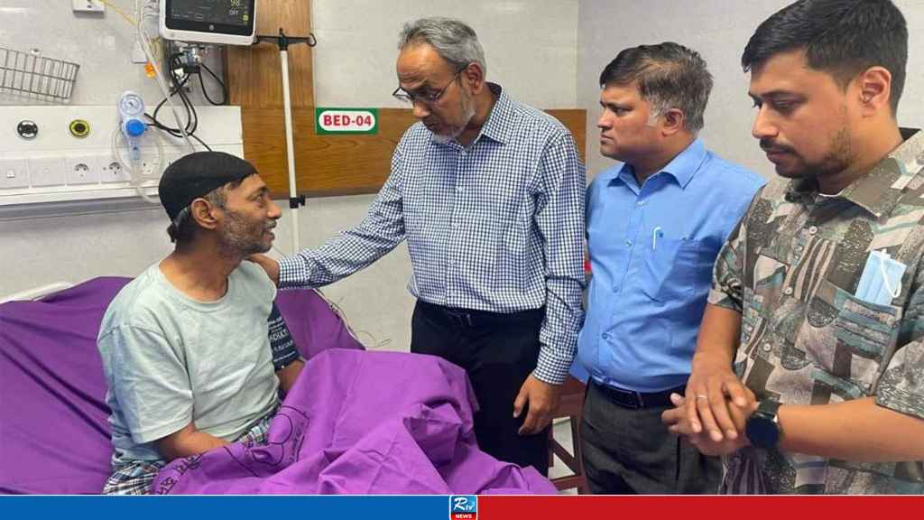 শিশু রামিসার বাবাকে দেখতে হাসপাতালে বিএনপির স্বাস্থ্য বিষয়ক সম্পাদক